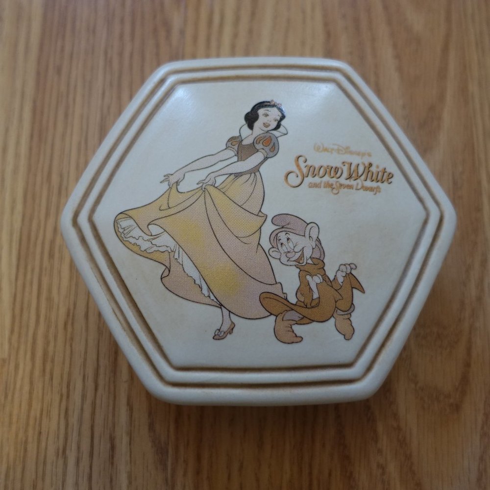 Disney Snow White 70th Anniversary Celebration Trinket Porcelain Box Storage